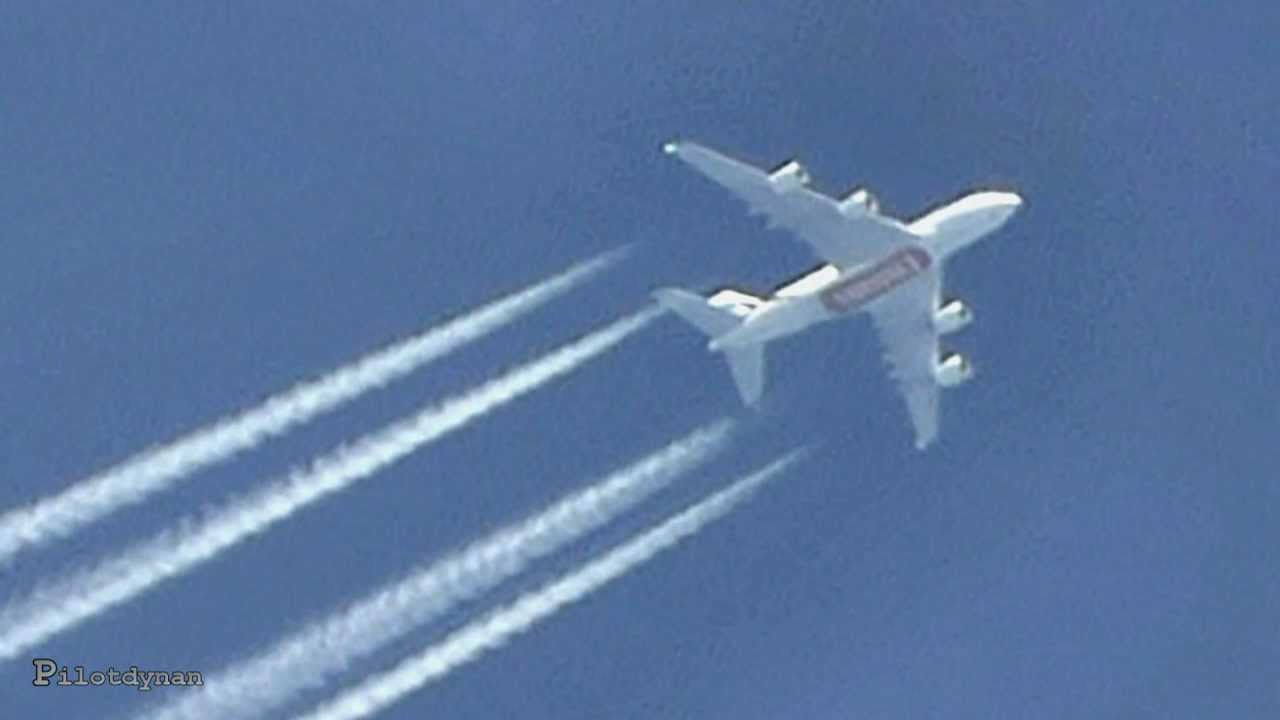 Airbus A380 Overflight and Contrails over Frankfurt Airport