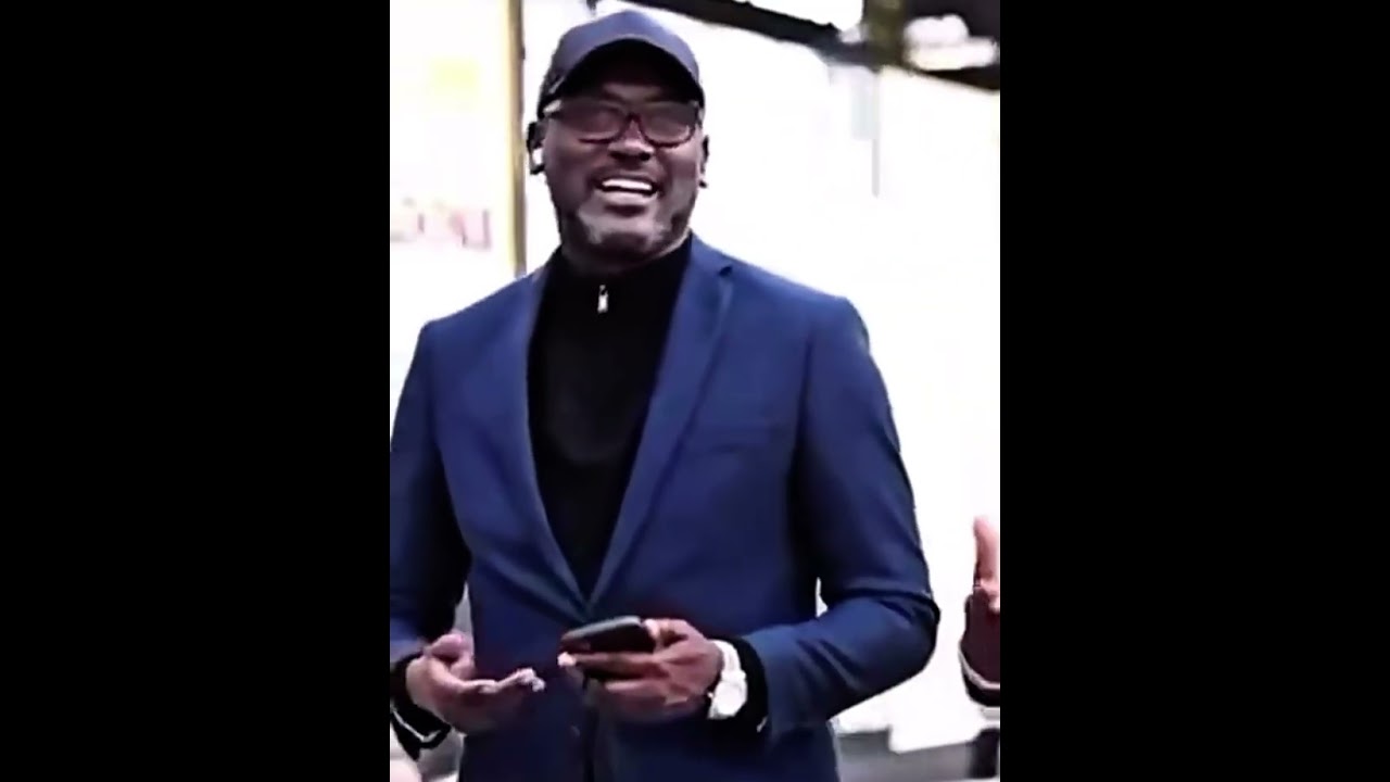 Doro GAYE en promenade dans les rues de Paris