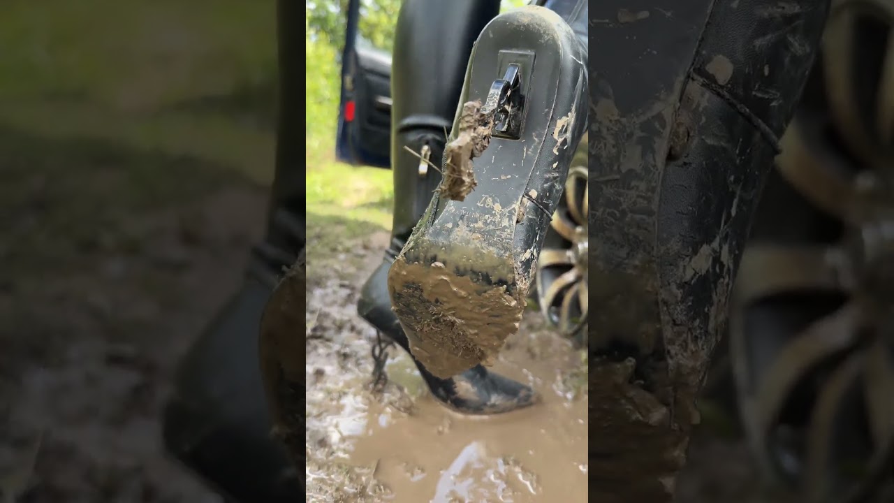 Mud high heels sole. Sinking heels.
