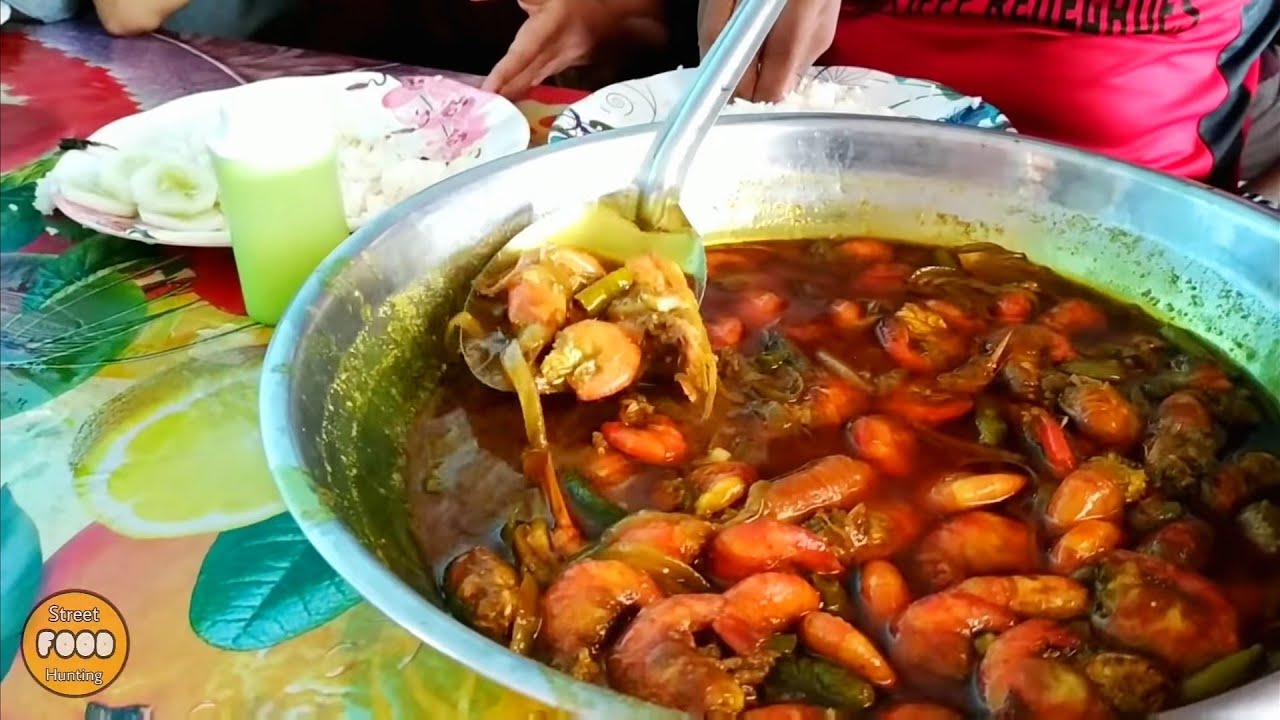 Eating Lunch(Rice/Lobster Curry/Duck Curry) With Friends at Nikli Hotel