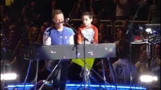 Coldplay - Everglow (with Oscar) - Gila River Arena - Glendale, AZ