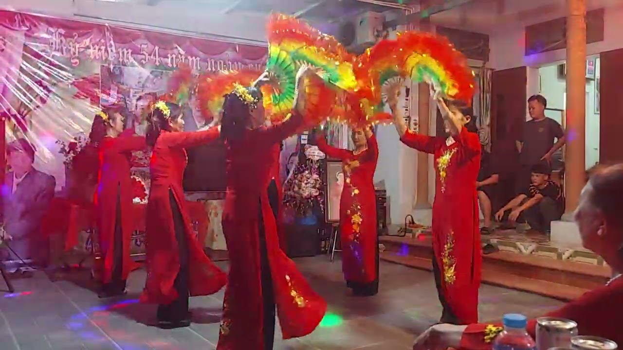 Múa Quạt Tình Mẹ Cho Con - Đội Văn Nghệ Tạ Thượng