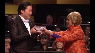 Vignette de la vidéo "Kiri Te Kanawa | Cardiff Singer 2017 Round TWO Prize Presentation"