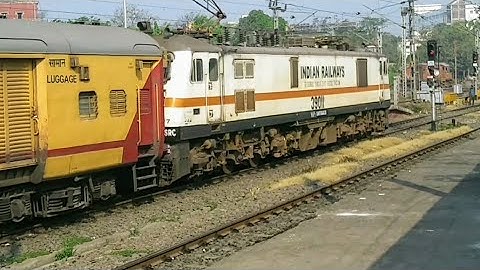 "HOWRAH JUNCTION" || Action packed departure onboard a local train!!