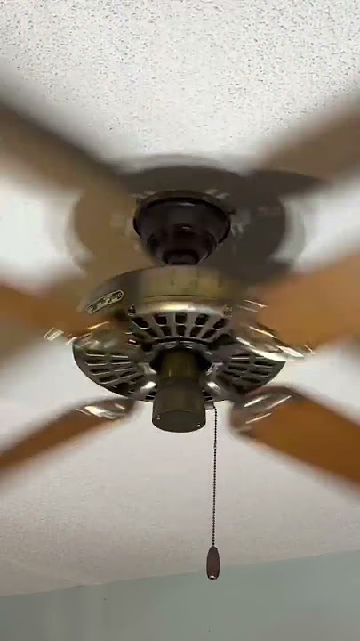 52” Hunter R&M Original ceiling fan (Low to high speed start up)