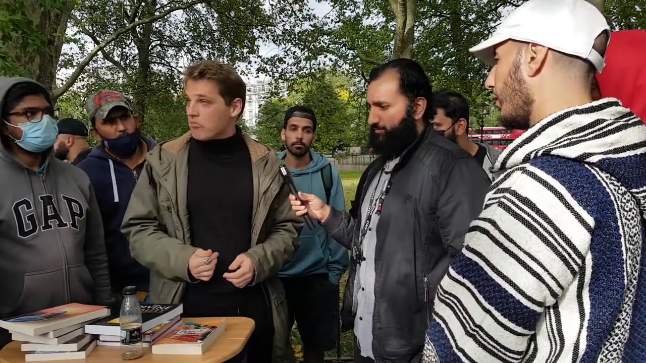 Agnostic and Muslim discuss Truth - Speakers Corner