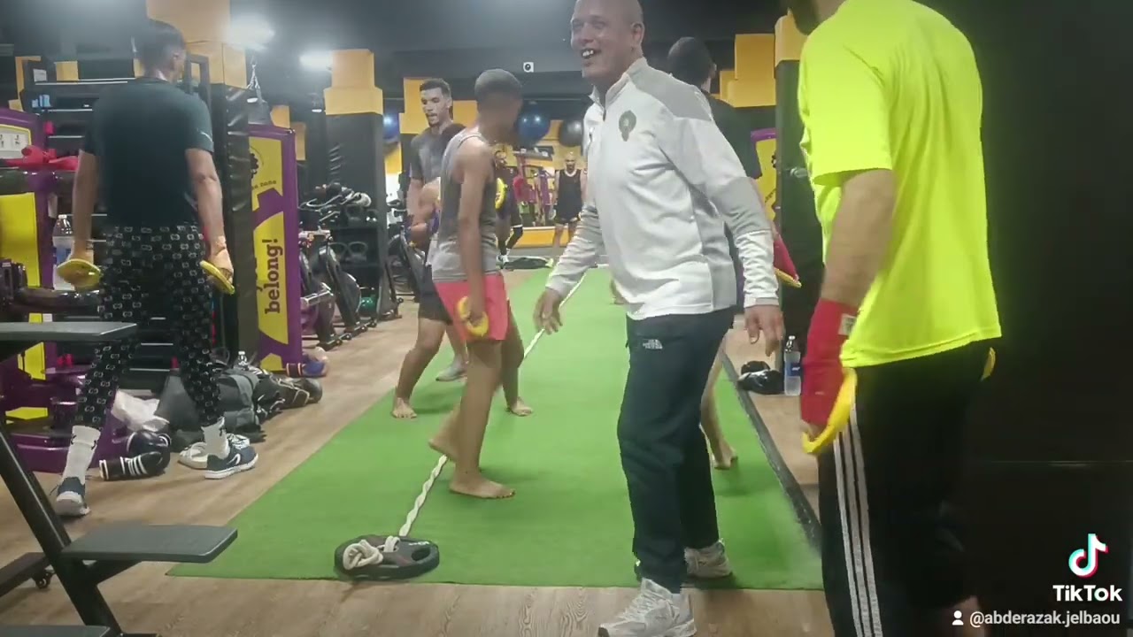 حصة متنوعة .خطوات من الخلف