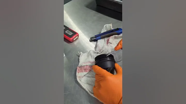 cutting a dirty oilfilter form a GLE580 #mechanic #repair #mercedesbenz #v8