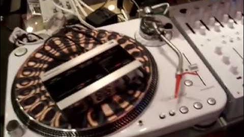 JS & Andrey Tsarev (RHM) present Native Instruments AUDIO 8 DJ (part 1)