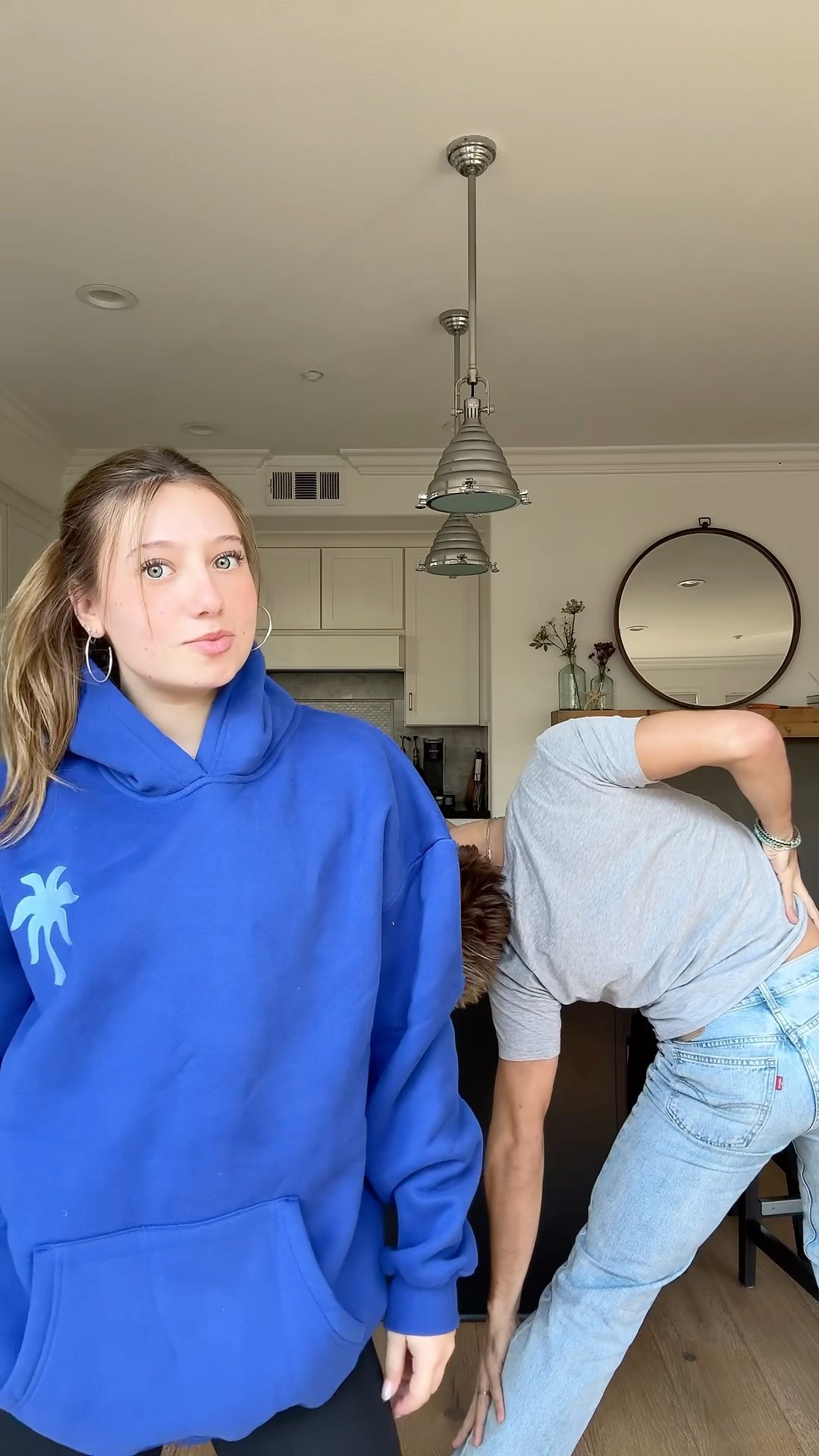 queen of doing the wrong dance move… ​⁠@NicoletteDurazzo #sheadurazzo #siblings