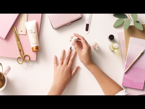 Hai balik lagi di tutorial perkutekan yaa... Hari ini aku mau bikin DIY kutek kuku (atau bisa dibila. 
