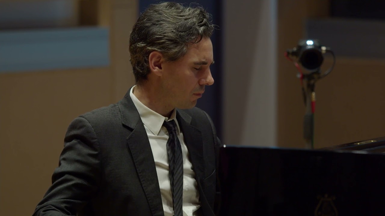 Martin Stadtfeld: Bach: Präludium + Fuge cis-moll WTK I + Zukurzgeschichte "Die Klavierlehrerin"