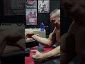 В жизни не так, как в легендах: Давид против Голиафа...  #armwrestling #arms #shortvideo