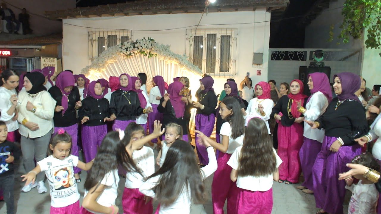 Burhaniye'de şalvar bahane, eğlence şahane BALIKESİR