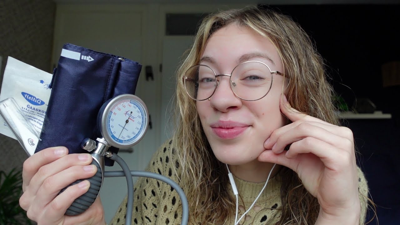 ASMR ROLEPLAY: Huisarts Verzorgt Jouw Wond | Gepersonaliseerde Video Elena