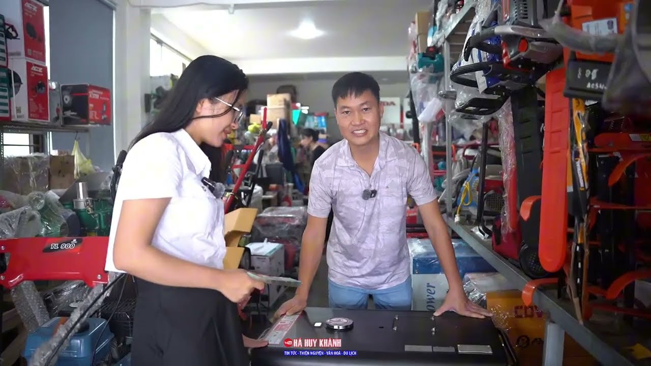 Toàn cảnh hành trình đi mua máy phát điện giúp bà con vùng lũ nơi ốc đảo Hồng Lam