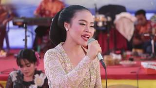 Saraswati dan mc naryo nyanyi langgam uuuenak rek sak jose - bersama Bintang Nada