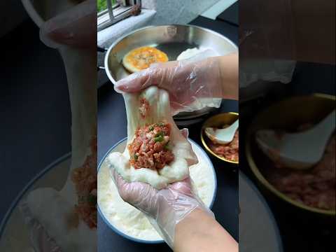 Papa ko paratha kilaye 🤣 #song #chinesefood #satisfying #satisfyingvideo #streetfood #cute#funnyfood
