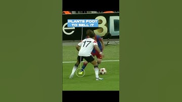 Messi Amazing Drop of the Shoulder 🤯🧠