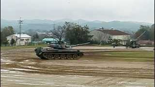 大砲・戦車との音楽展示2