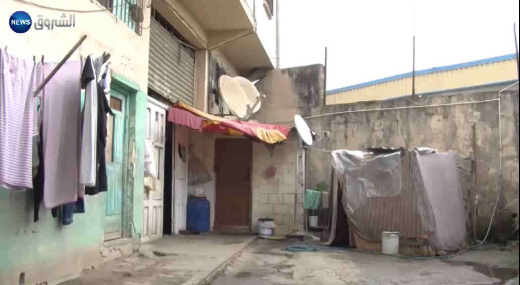 تيزي وزو: قاطنو السكنات الهشة يطوقون مقر الولاية بالمتاريس والعجلات المطاطية