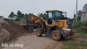 Máy xúc lật múc cát lên công nông ba bánh #congnongbabanh