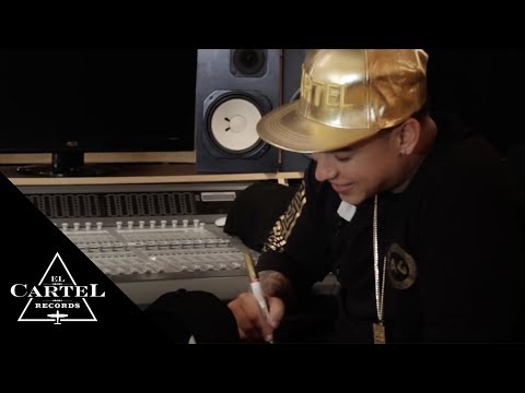 Daddy Yankee | #AskDY - ¿Sabes bailar salsa? (Interview) Daddy Yankee | #AskDY - ¿Sabes bailar salsa? (Interview)