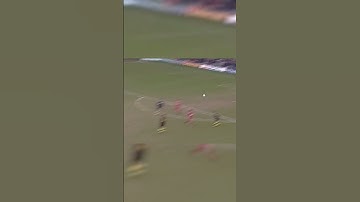 Vẻ Đẹp Của Những Cú Sút Xa: Đỉnh Cao Ngoại Hạng Anh.