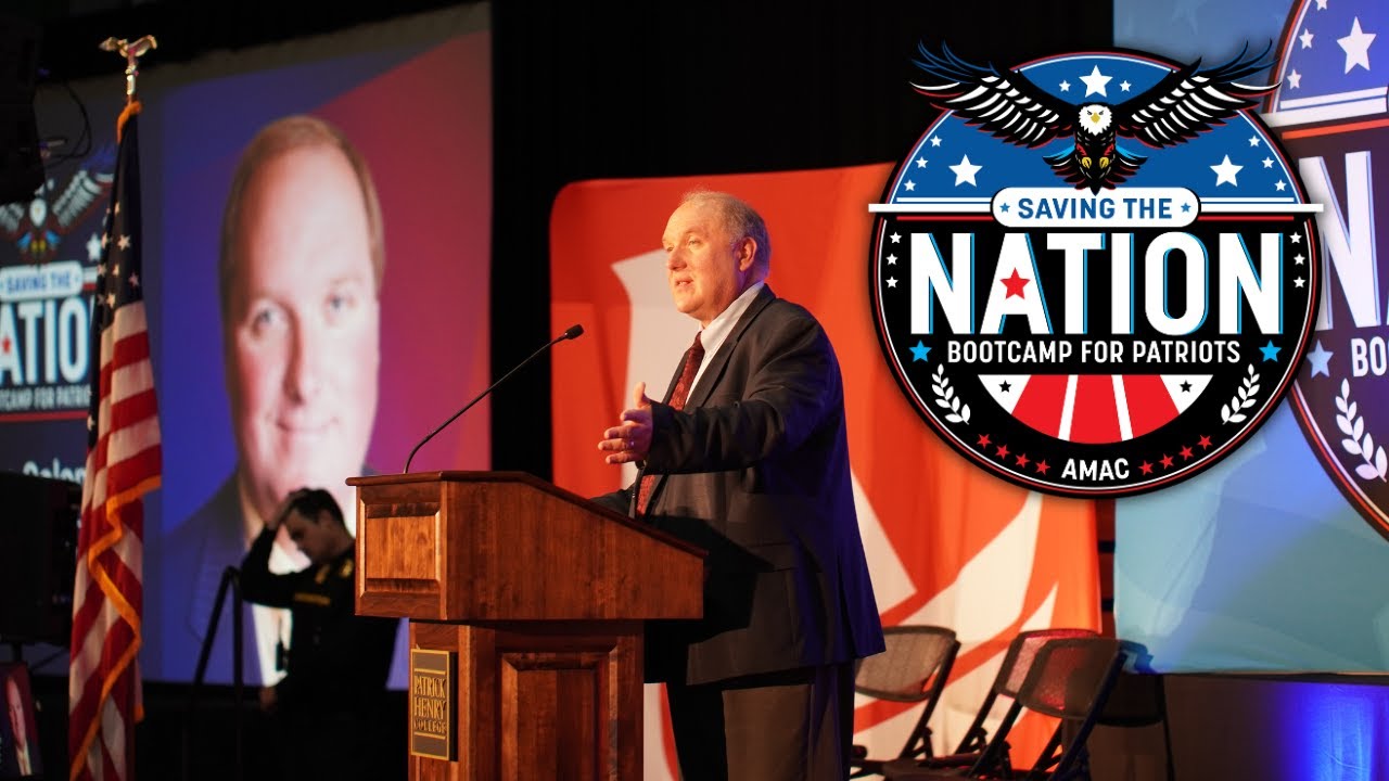 Генеральный директор и главный редактор Just the News Джон Соломон на тренировочном лагере AMAC д...