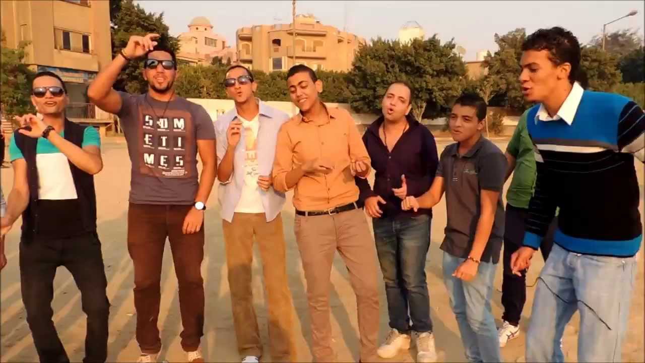 احتفال شباب مصري بجد بعيد ميلاد الهضبه عمرو دياب - YouTube