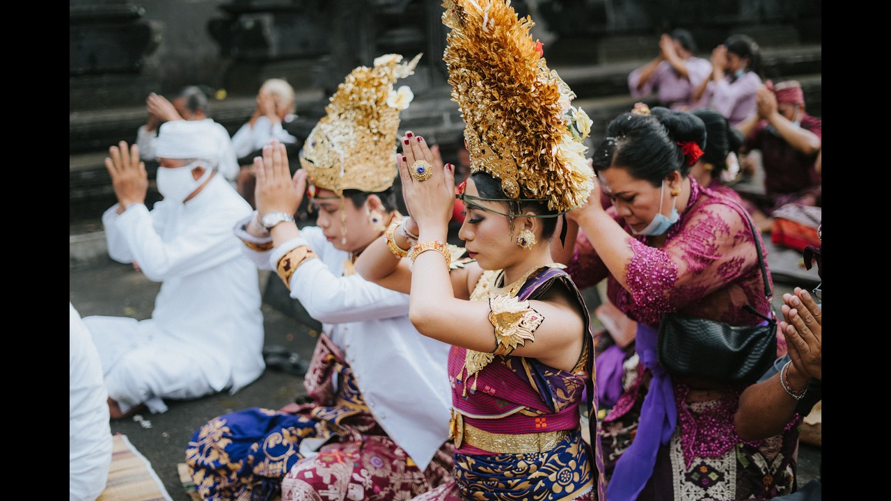 PERNIKAHAN ADATA BALI HENDRA DAN MIA BERLOKASI DI DESA PUPUAN BANTIRA