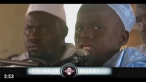 طفل إفريقي يبكي من شدة تأثره بتلاوة القرآن بصوته الرنان (الفجر FADJR Tv)