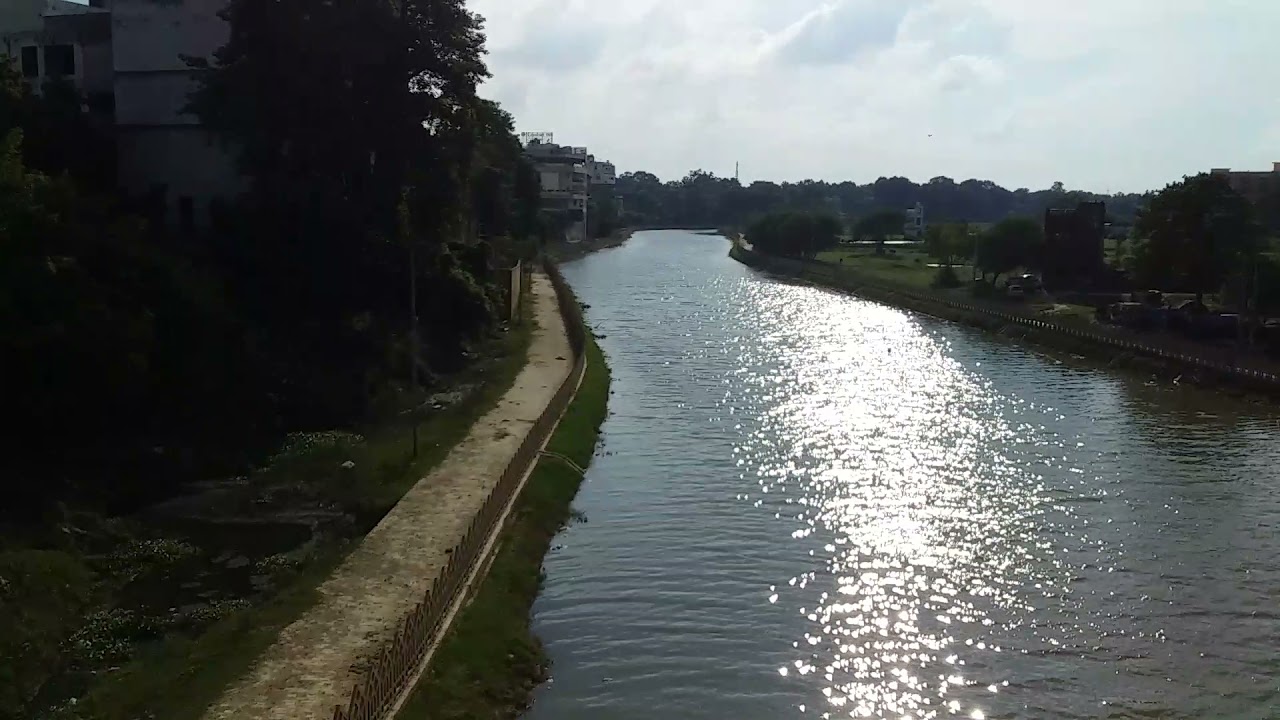 A CITY RIVER FLOW IN BEAUTY