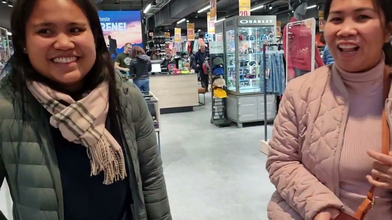 Opening | Oddensenteret (Odden Center) | Grimstad | Window shopping