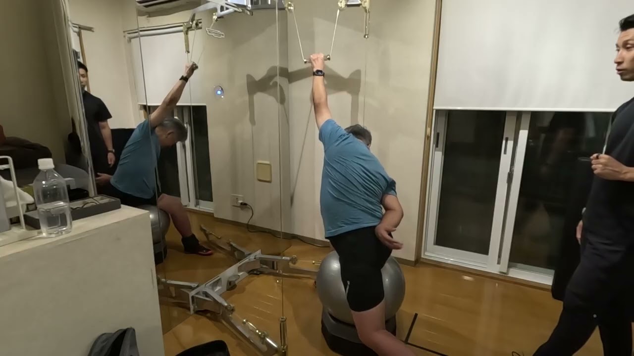 250910そろそろ逆立ちのための各ジョイント部分のストレッチがしずしずと進んでいます。