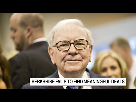 Warren Buffett’s Berkshire Hathaway Posts Record Cash Pile