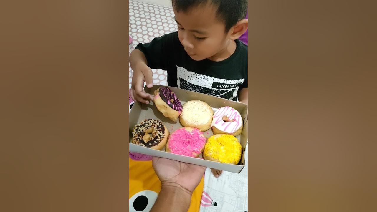 Donat Spesial Buat Faris Donat Spesial Buat Faris