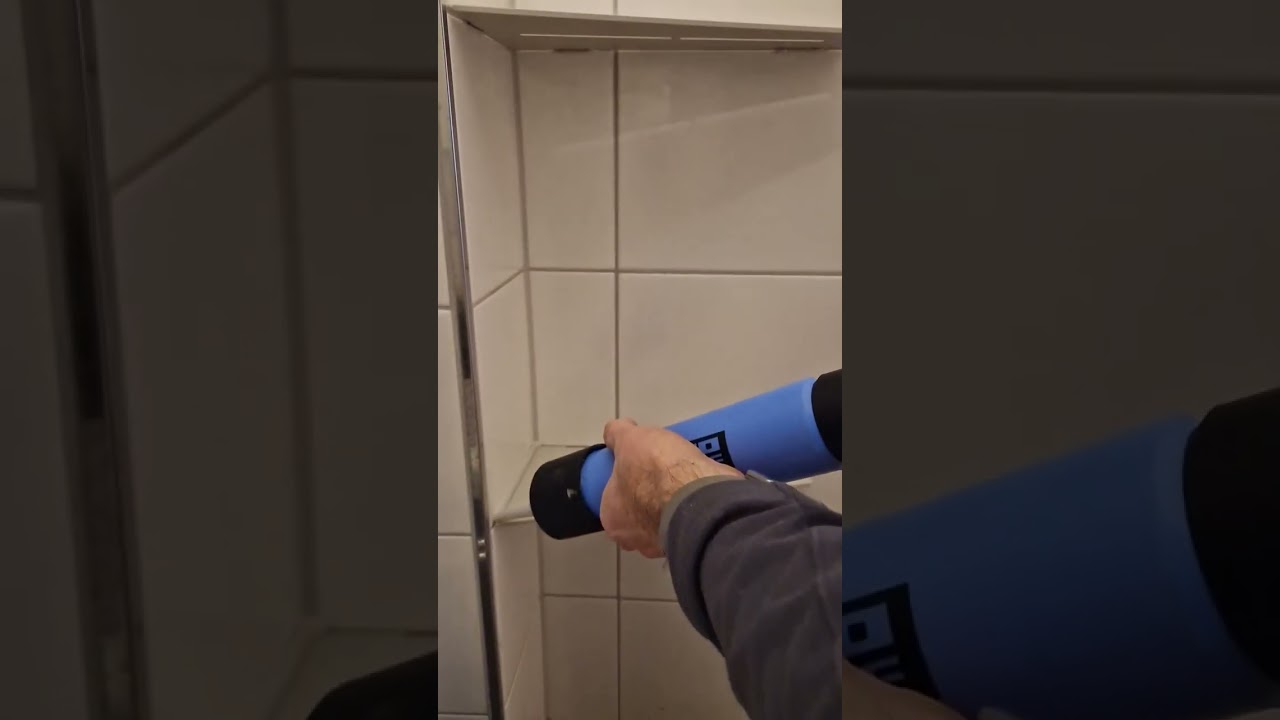 Installer une étagère Schlüter-SHELF en réno