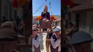 Alkışlarla Başladı Kahkahalarla Bitti