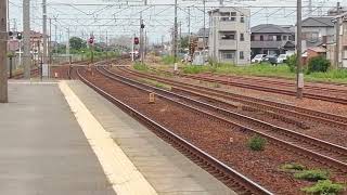 EF66 124号機牽引札幌タ発稲沢行3075レ+EF210 324号機牽引福岡タ発東京タ行62レ清洲通過