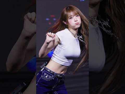 흰티에 청바지로도 충분한 예나 #최예나 #<strong>YENA</strong>