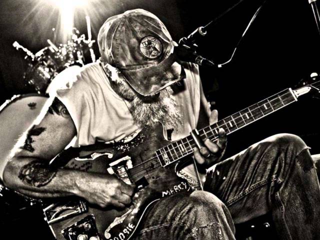 Watch Seasick Steve - Wenatchee on YouTube Watch Seasick Steve - Wenatchee on YouTube