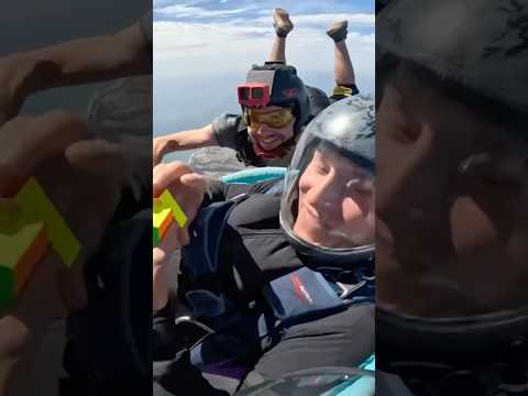 Solving a rotating puzzle cube in freefall! 