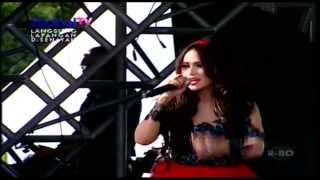 BEBIZIE Live At Konser Seru Indonesia (07-12-2013) Courtesy GLOBAL TV