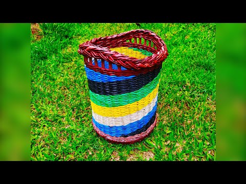 Vídeo: Como você tece uma cesta com um canudo?