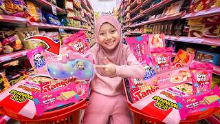 Aqila Borong Jajanan Serba Warna Pink Pakai Sepatu Roda Warna Pink