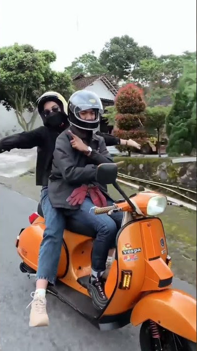 story wa TERBARU ‼️ nyoride santuii sama si doii dan si Vespa #shorts #viral #vespa