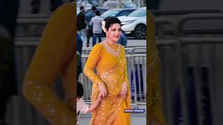 Parimani got out of the car and arrived at the event with her son in Bollywood style...!