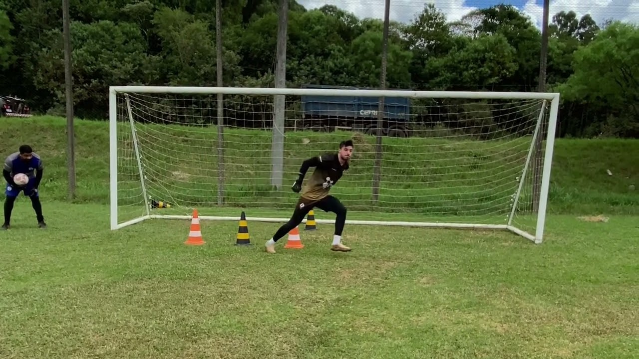 TREINO de GOLEIROS - Academia de goleiros CR1