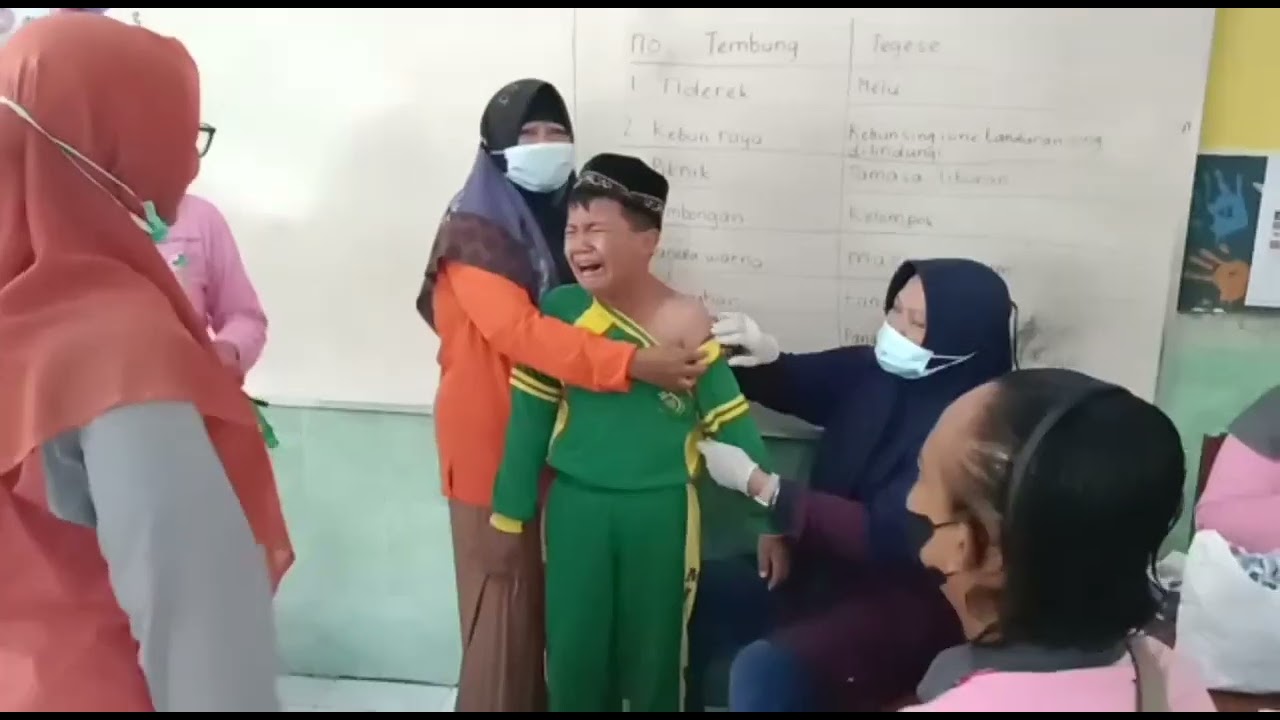 SISWA SISWI MIN 8 NGAWI DI SUNTIK